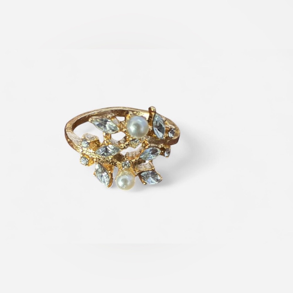 Gold Pearl & Crystal Leaf Ring – One Size